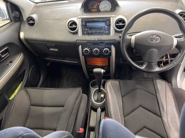 TOYOTA IST