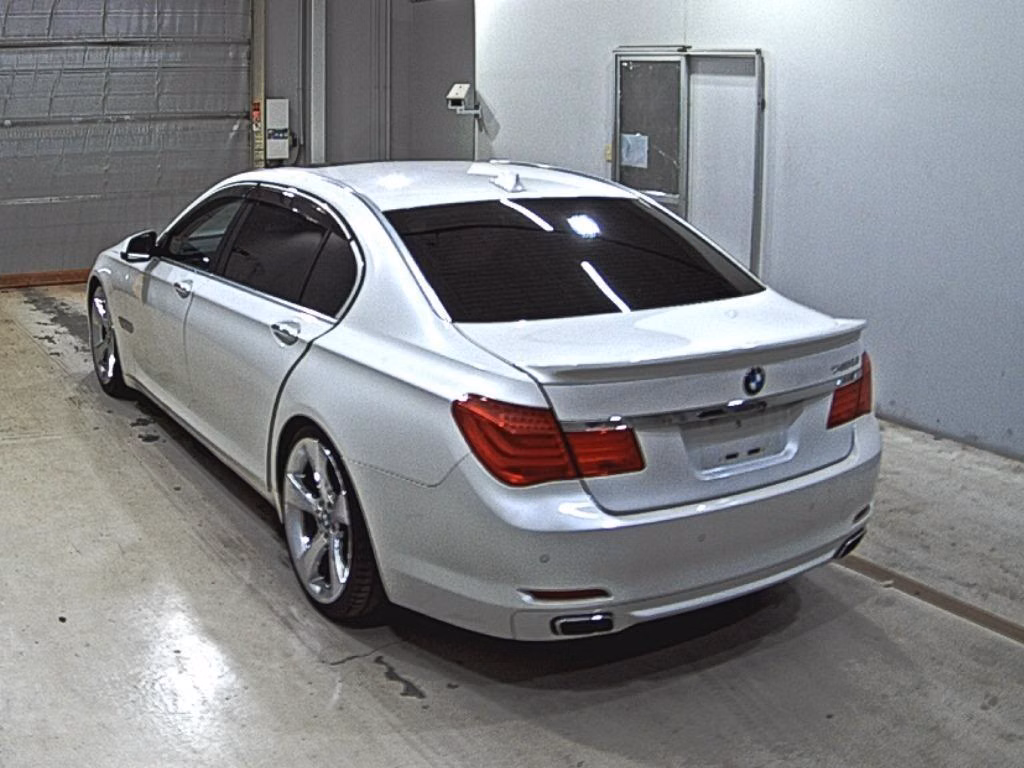 BMW 7-SERIES