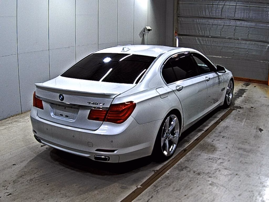 BMW 7-SERIES