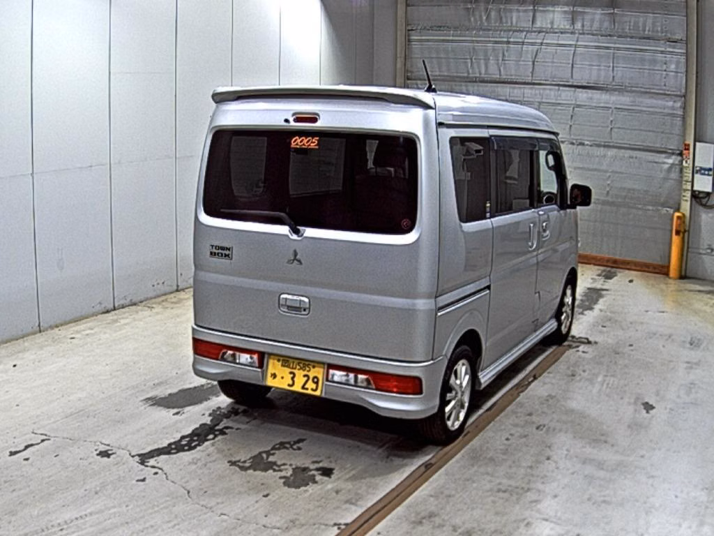 MITSUBISHI TOWN BOX
