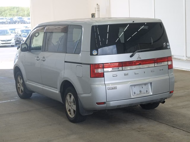 MITSUBISHI DELICA D:5