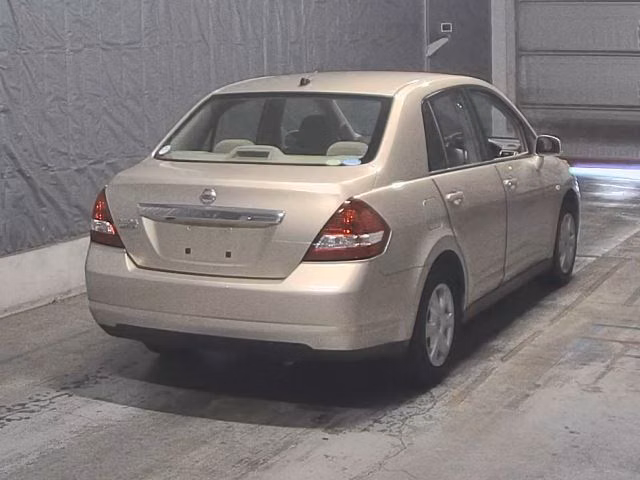 NISSAN TIIDA LATIO