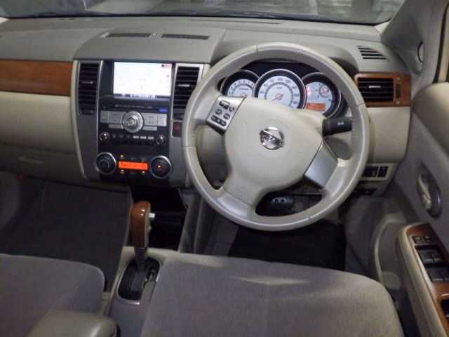 NISSAN TIIDA LATIO