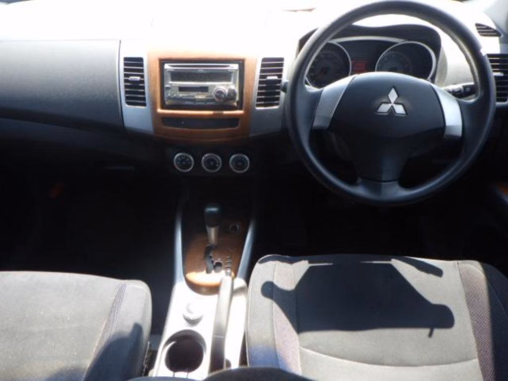 MITSUBISHI OUTLANDER
