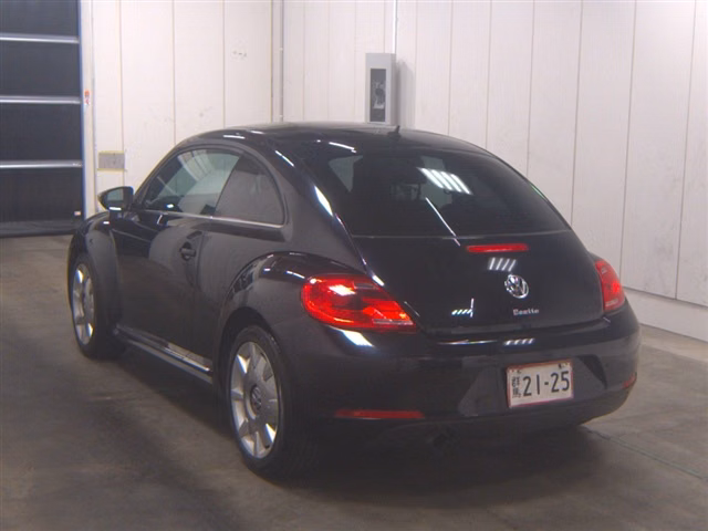 VOLKSWAGEN BEETLE