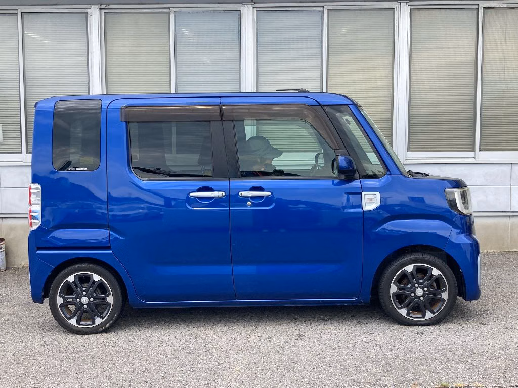 DAIHATSU WAKE