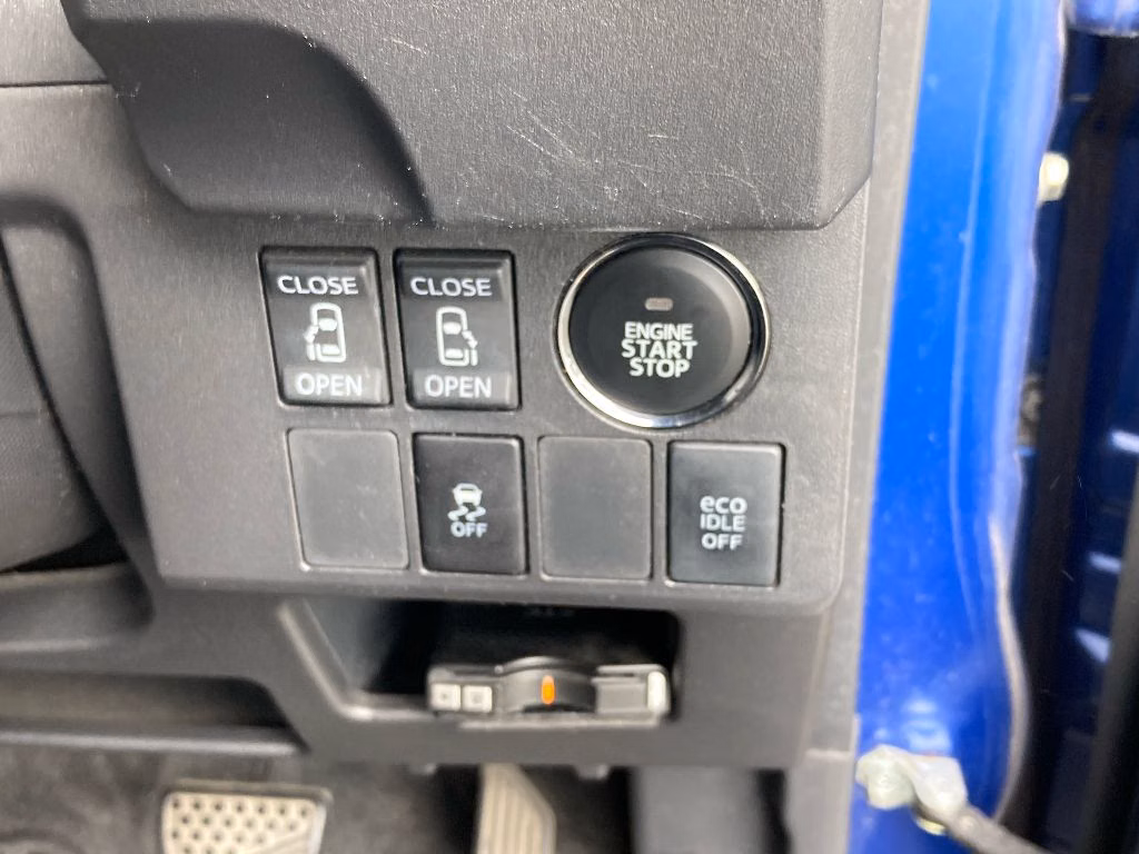 DAIHATSU WAKE