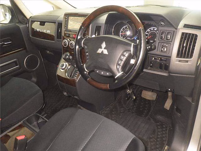 MITSUBISHI DELICA D:5