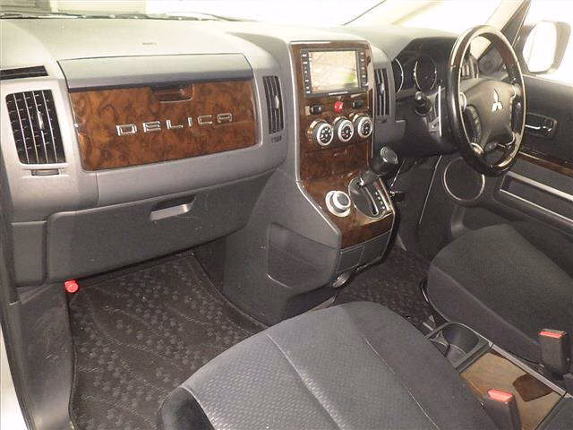 MITSUBISHI DELICA D:5