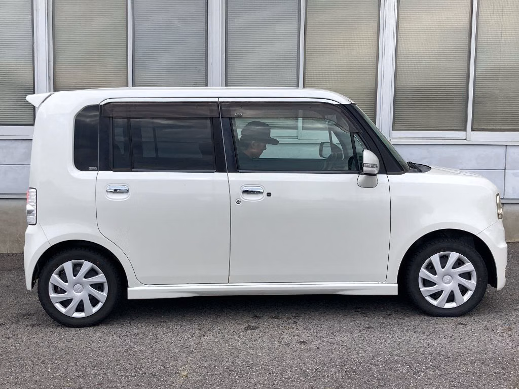 DAIHATSU MOVE CONTE