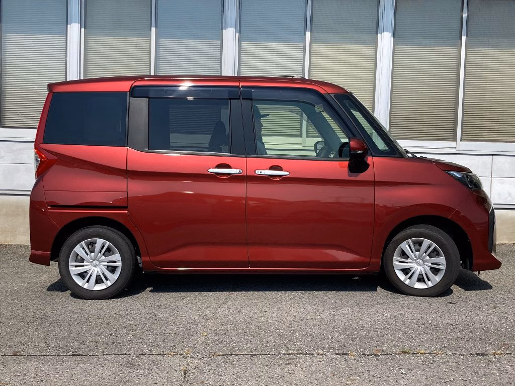 TOYOTA ROOMY