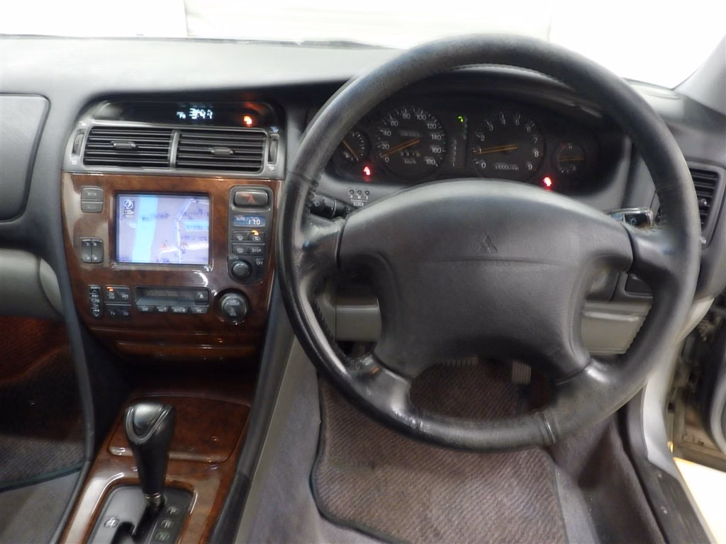 MITSUBISHI DIAMANTE