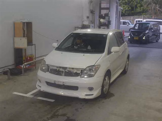 TOYOTA IST
