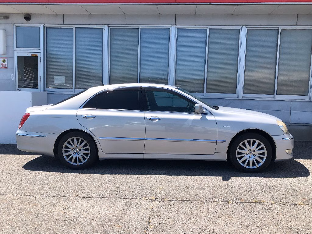 TOYOTA CROWN MAJESTA