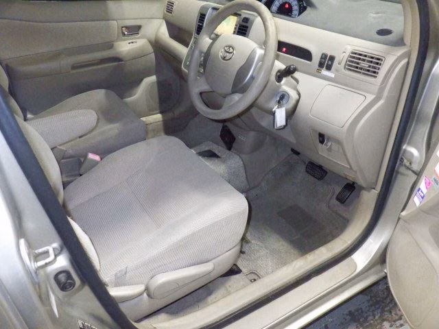 TOYOTA RAUM