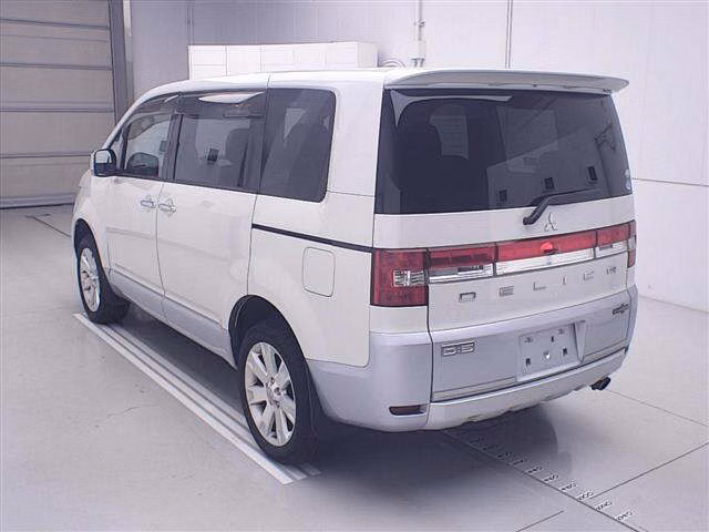 MITSUBISHI DELICA D:5