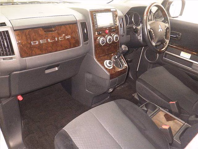 MITSUBISHI DELICA D:5