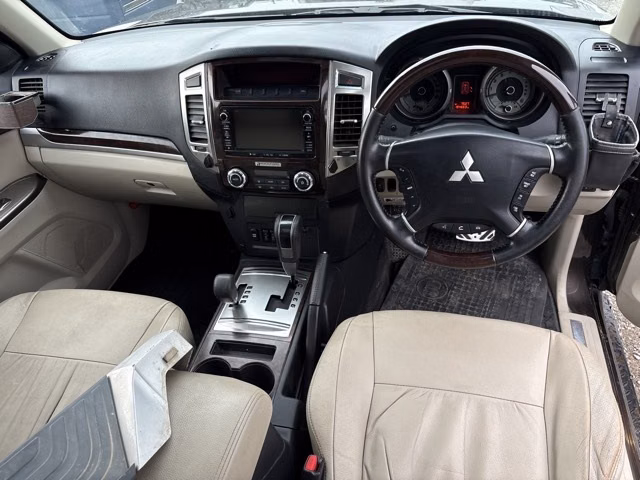 MITSUBISHI PAJERO