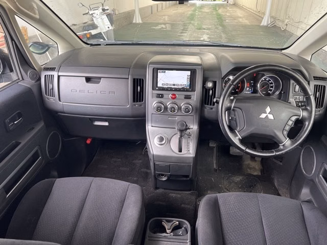 MITSUBISHI DELICA D:5