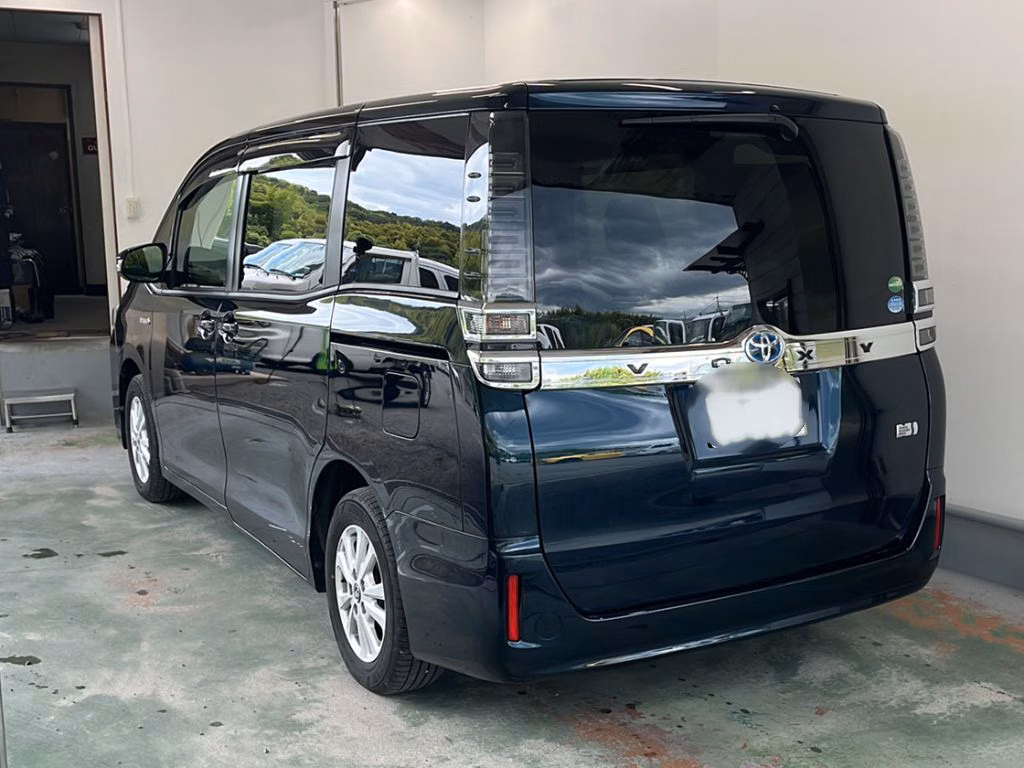 TOYOTA VOXY