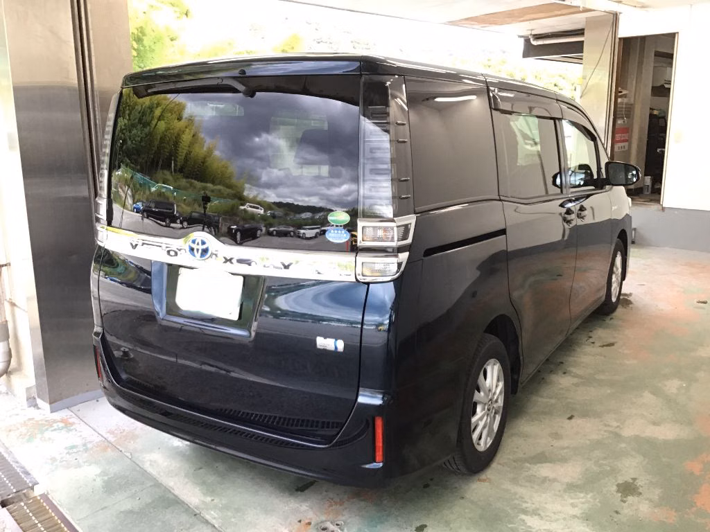 TOYOTA VOXY
