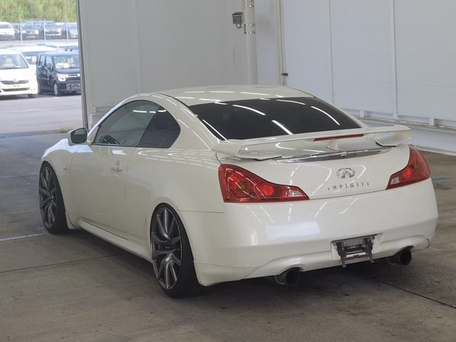 NISSAN SKYLINE