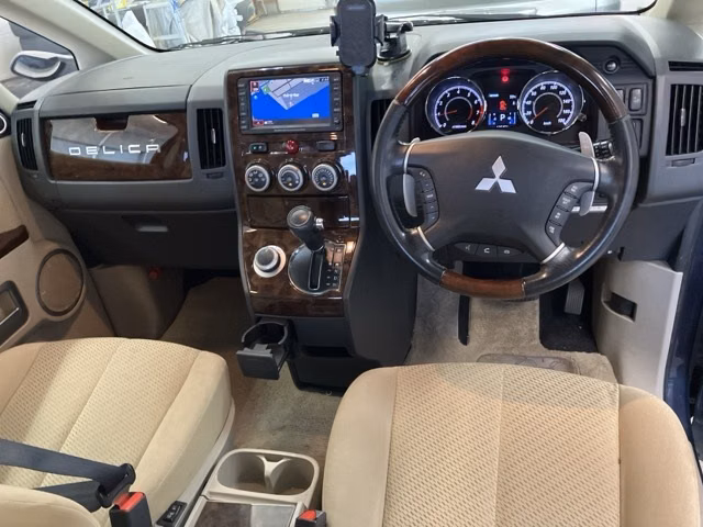 MITSUBISHI DELICA D:5