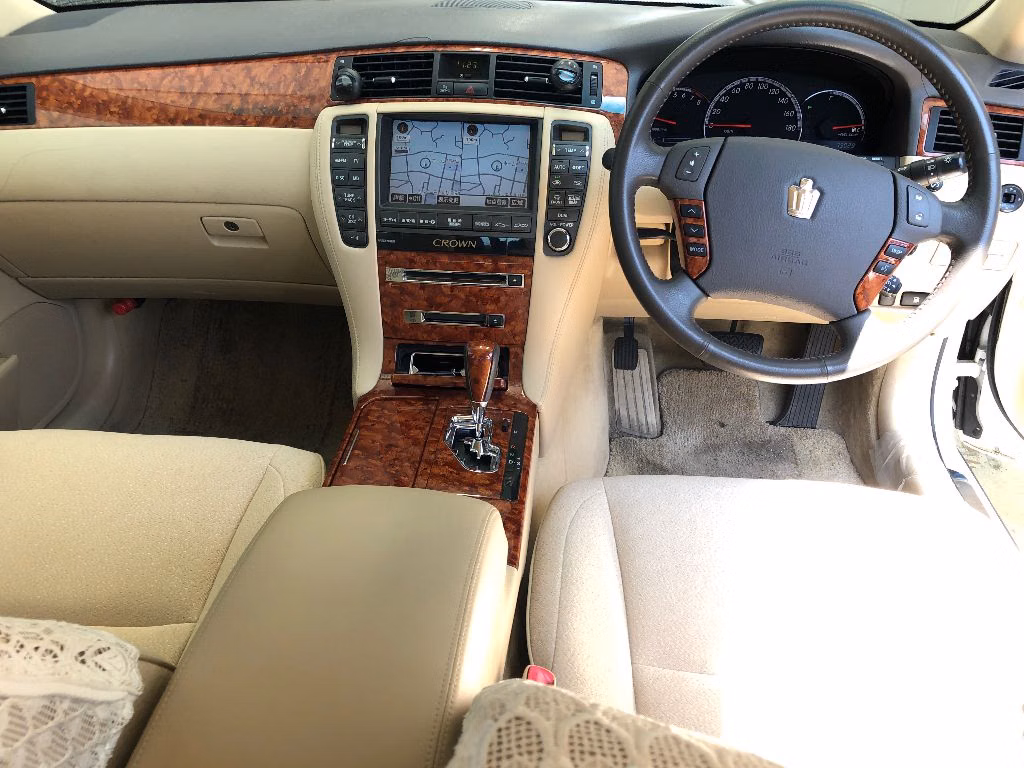 TOYOTA CROWN