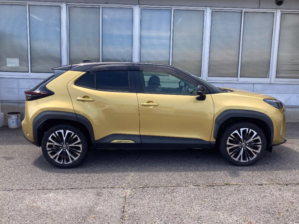 TOYOTA YARIS CROSS