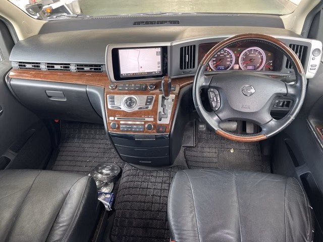 NISSAN ELGRAND