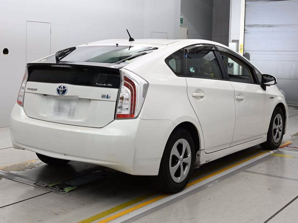 TOYOTA PRIUS