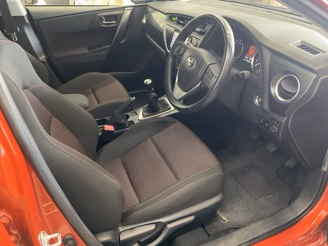 TOYOTA AURIS