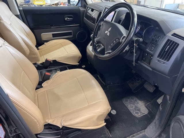 MITSUBISHI DELICA D:5