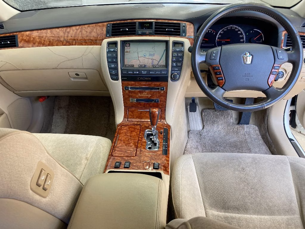 TOYOTA CROWN