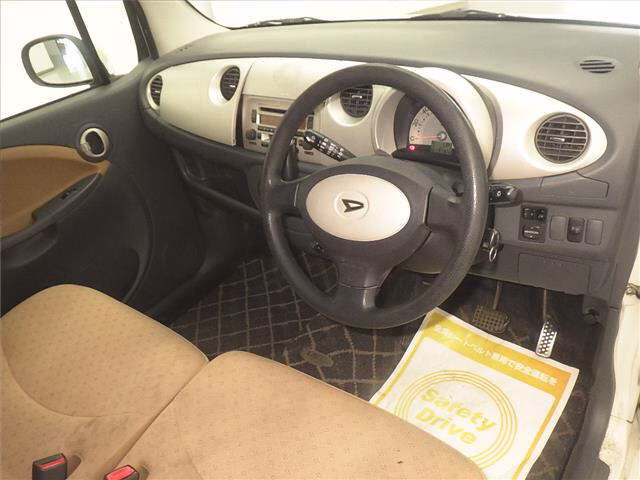 DAIHATSU MOVE LATTE