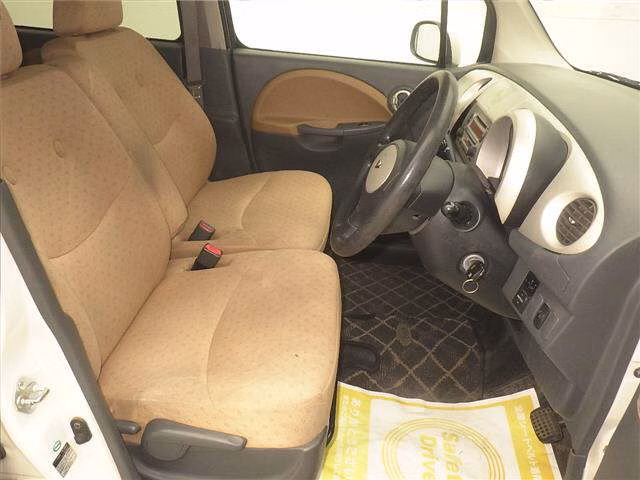 DAIHATSU MOVE LATTE