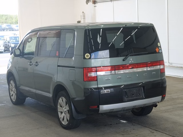 MITSUBISHI DELICA D:5