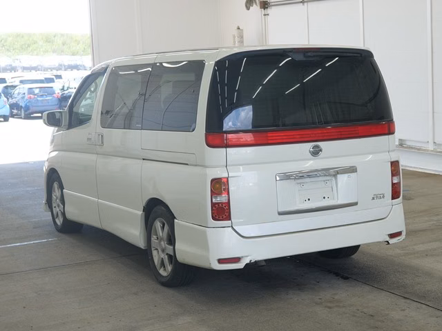 NISSAN ELGRAND