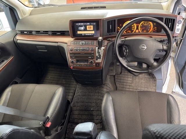 NISSAN ELGRAND