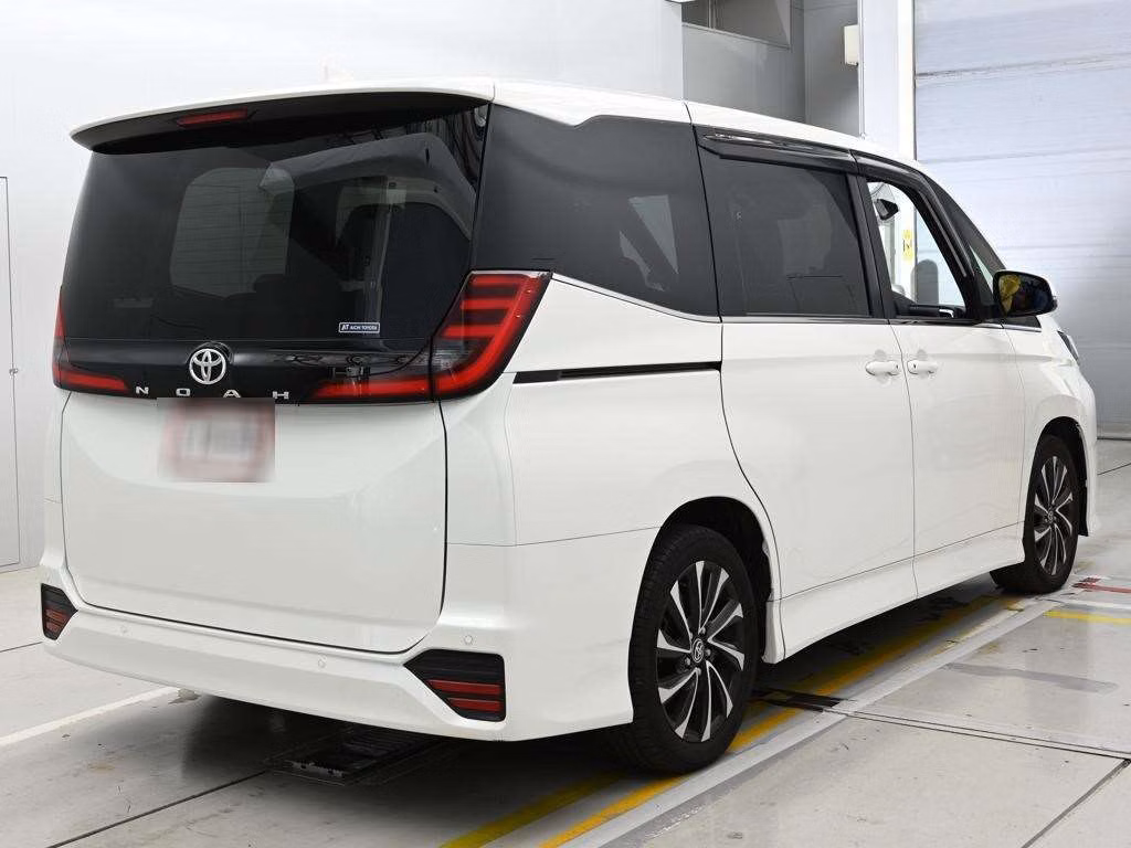 TOYOTA NOAH