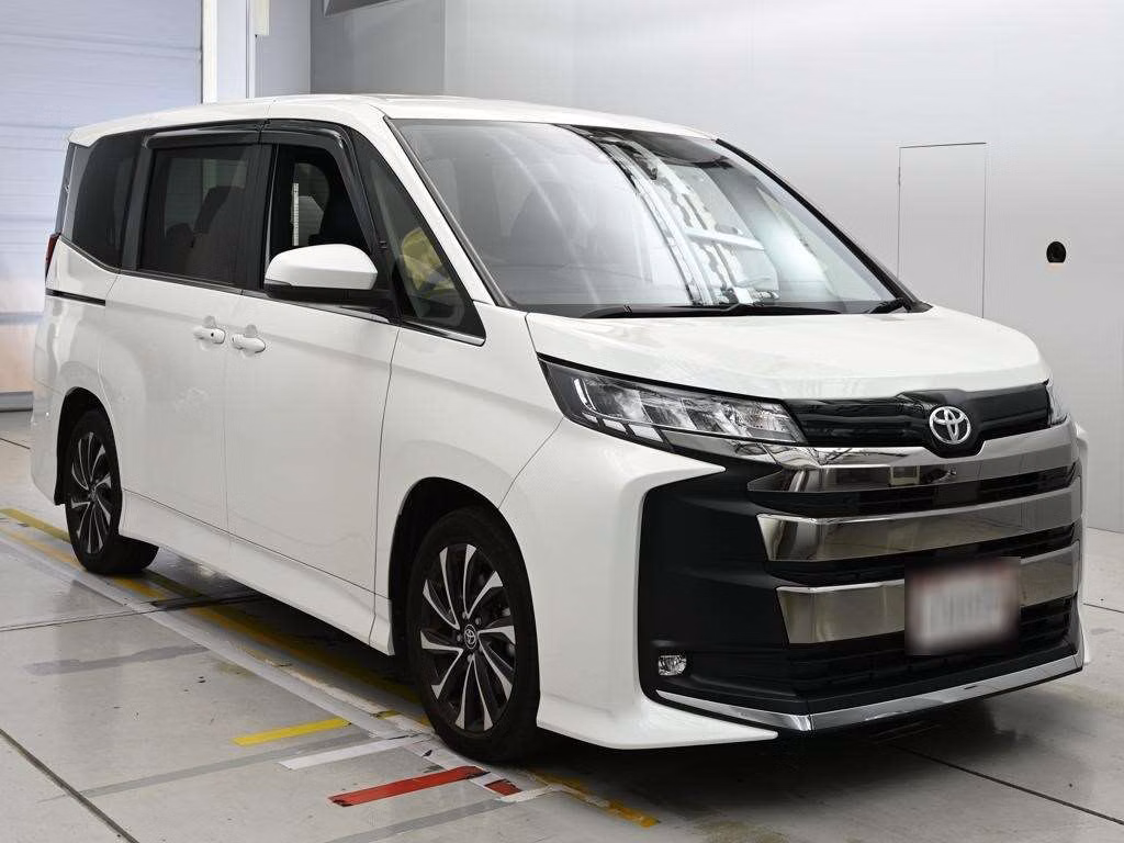 TOYOTA NOAH