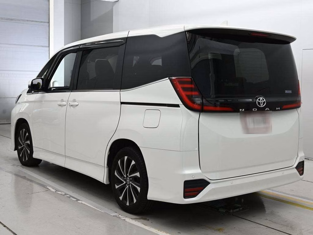 TOYOTA NOAH