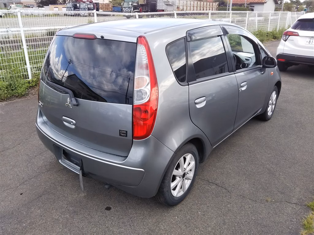 MITSUBISHI COLT