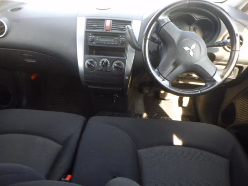 MITSUBISHI COLT