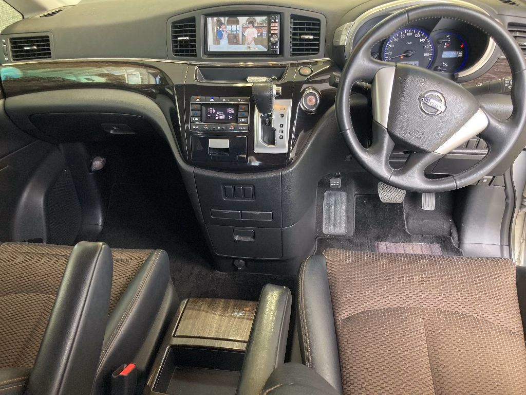NISSAN ELGRAND