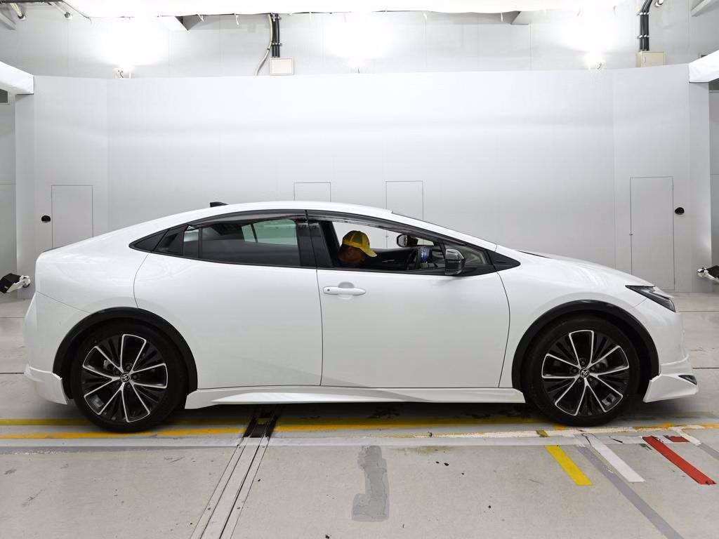 TOYOTA PRIUS