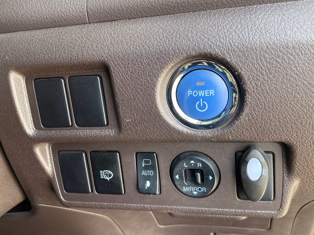 TOYOTA SAI