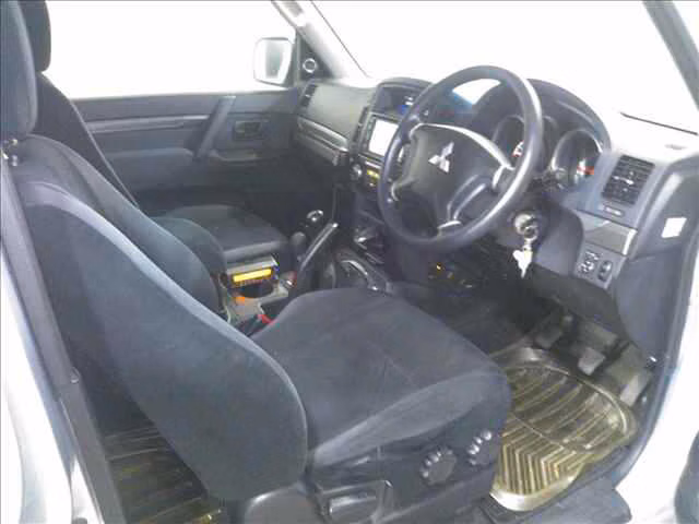 MITSUBISHI PAJERO