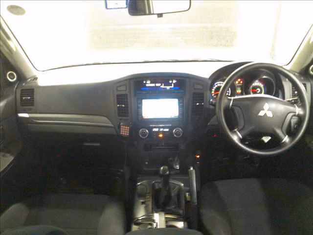 MITSUBISHI PAJERO