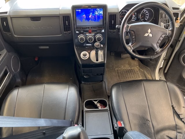 MITSUBISHI DELICA D:5